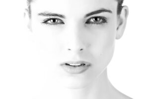 モテる女性に見せる姿勢と雰囲気の作り方は？